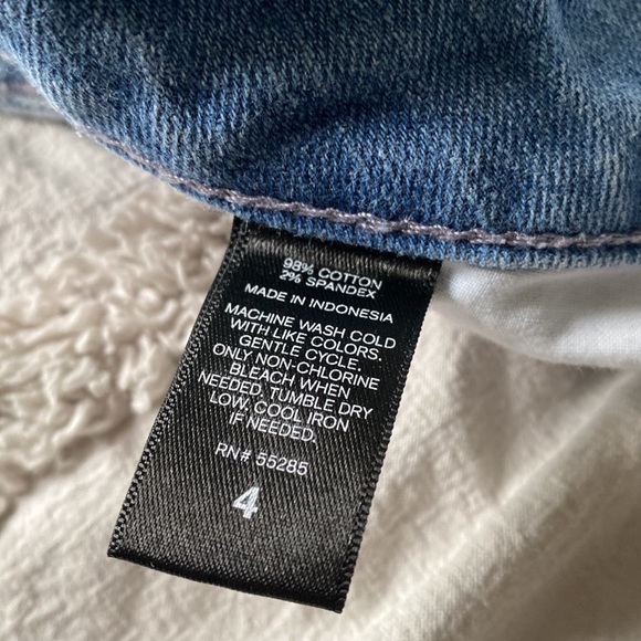 Express Mid Rise Jean Short - Picture 5 of 6